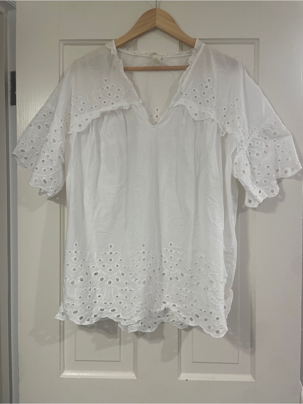 H&M White Eyelet Ruffle Sleeve Blouse